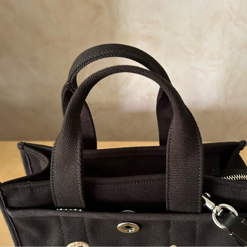 Coach cargo tote black canvas with gold script
Embroidery -CP164 cargo tote 26 - Picture 6 of 8